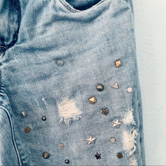 Blank NYC Crop Studded Girlfriend Jeans Size 24 - Picture 4 of 15